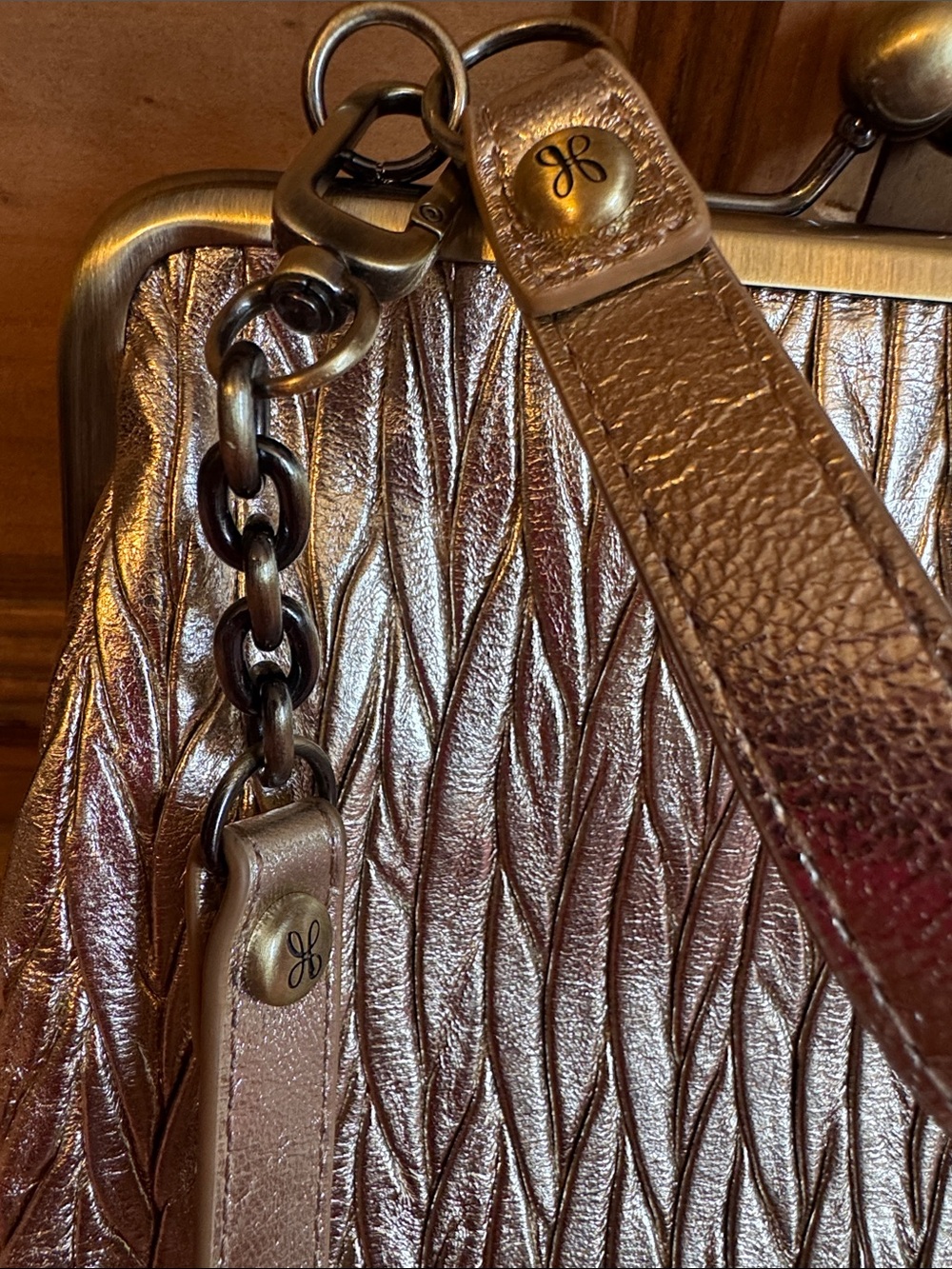 HOBO Metallic Gold Ruched Leather Top Kisslock Bag - Picture 2 of 12